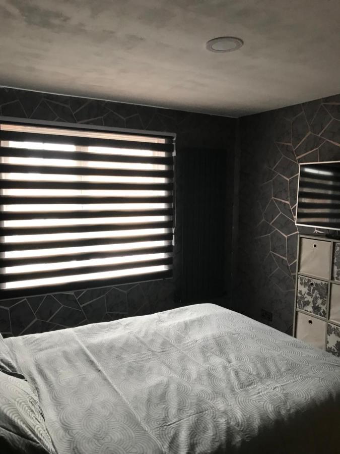 Double Room Next To Burnham Elizabeth Line Station Slough Exterior photo