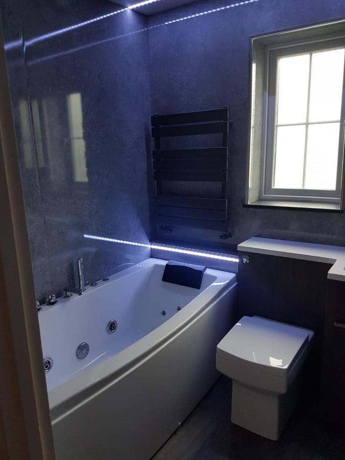 Double Room Next To Burnham Elizabeth Line Station Slough Exterior photo